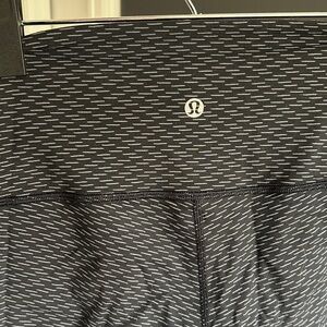 Lululemon Athletica Black and Gray Capris